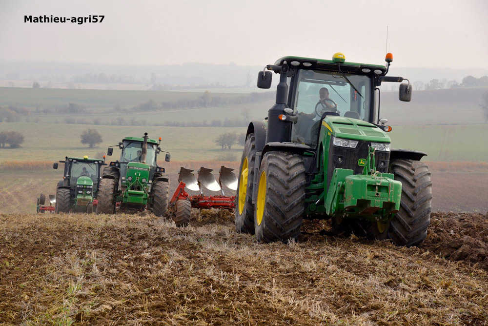 VIDEO / Un John Deere 4955 en bonne compagnie FARM Connexion