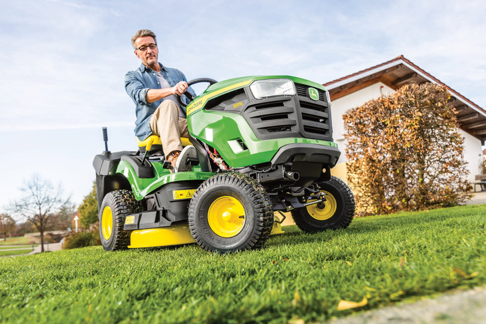 John Deere – Nouvelle génération de tondeuses autoportées X100