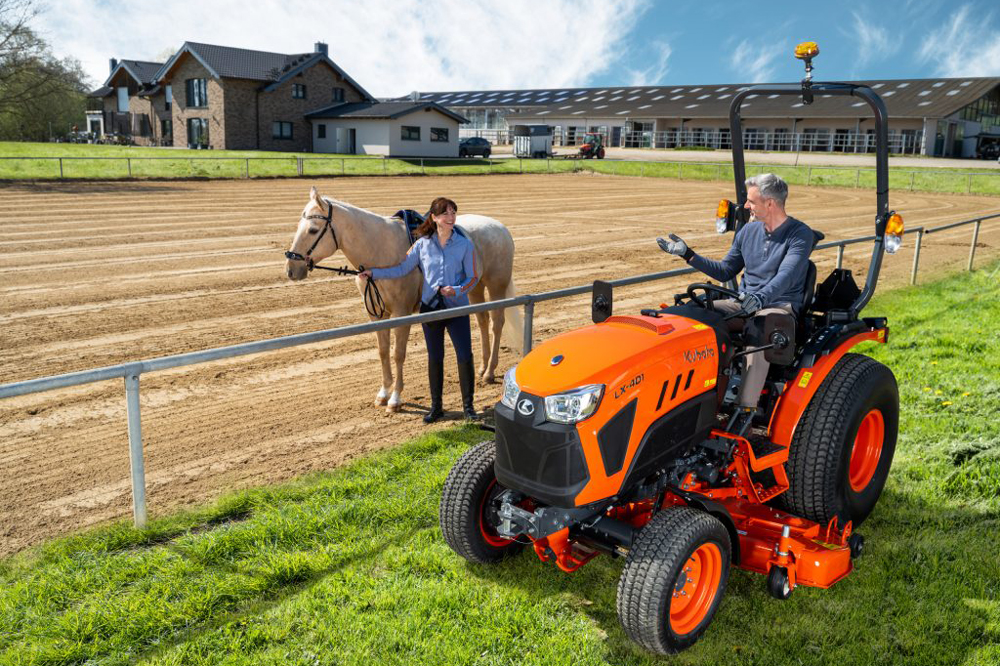 Kubota LX, un véritable couteau suisse – FARM Connexion