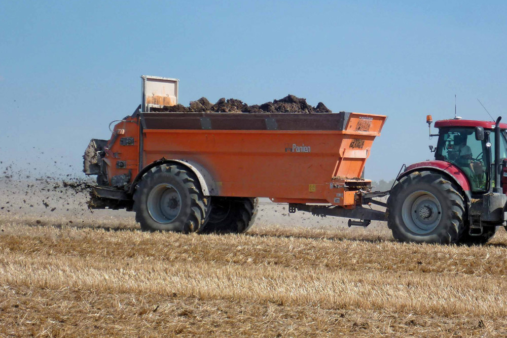 L'épandeur Panien KW épand de 0,8 à 40 tonnes par hectare – FARM Connexion