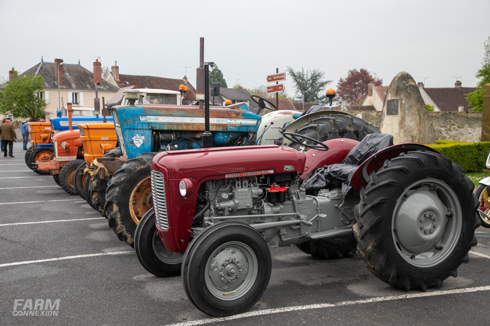 Amoureux de la mécanique et des balades à 18 km/h, ils collectionnent les  tracteurs anciens - Angely (89440)