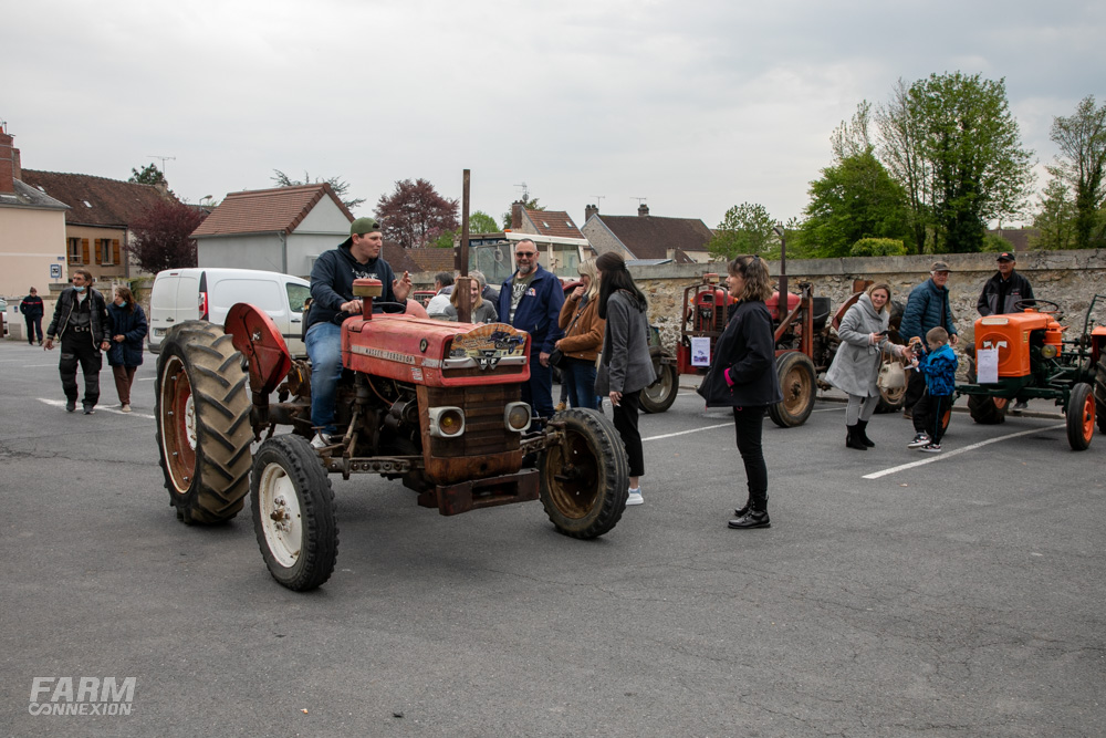 Amoureux de la mécanique et des balades à 18 km/h, ils collectionnent les  tracteurs anciens - Angely (89440)