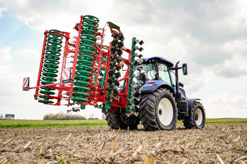 Record Trailers : Une cuve de ravitaillement de 25.000 litres – FARM  Connexion